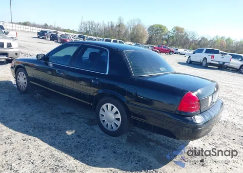 2010 Ford Crown Victoria Police/Police Interceptor z USA, uszkodzony, nr VIN 2FABP7BV0AX118497
